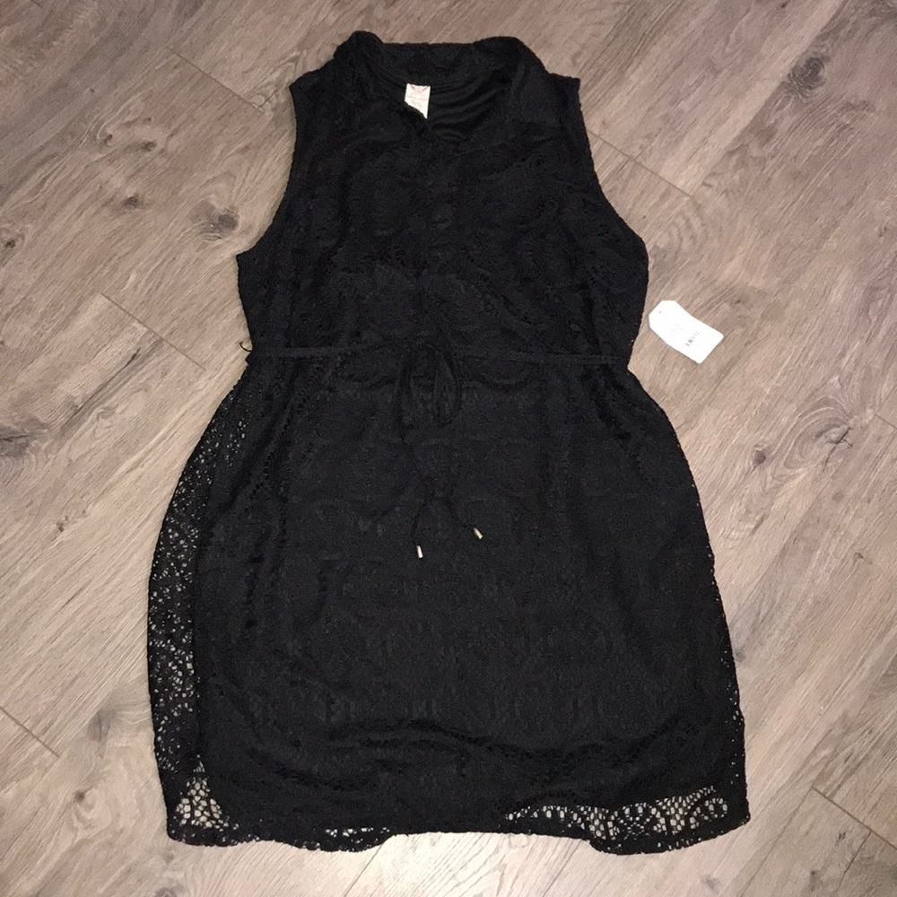 Black Lace Sleeveless Collared Dress